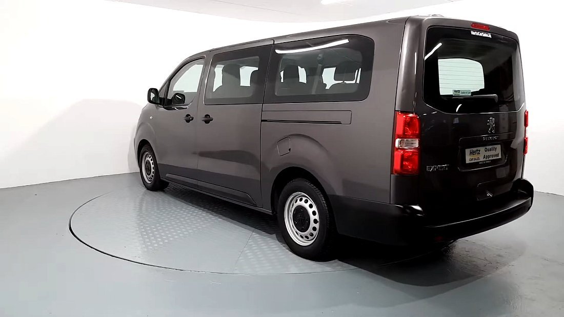 Peugeot e-Expert Combi Standard 75 kWh (2021-2024) задняя часть в три четверти, вид в три четверти, диагональ, экстерьер