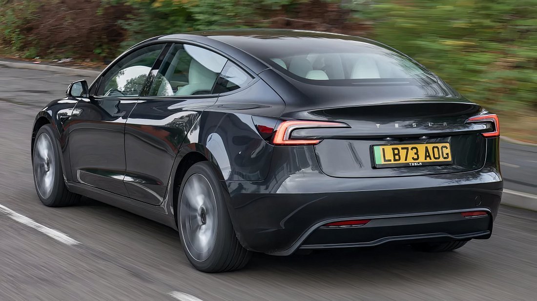 Tesla Model 3 Long Range RWD (2024-…) задняя часть в три четверти, вид в три четверти, диагональ, экстерьер