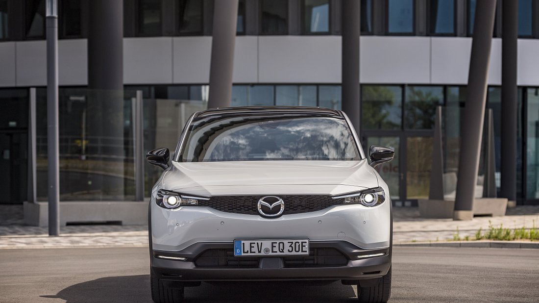 Mazda MX-30 Electric (2020-…) передняя часть, решетка радиатора, фары, бампер, экстерьер