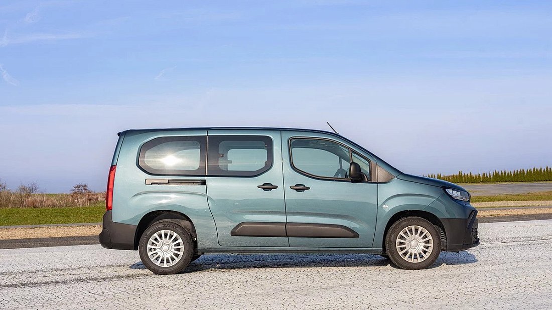 Toyota Proace City Verso Electric L2 52 kWh (2024-...) вид сбоку, силуэт, двери, колеса, экстерьер