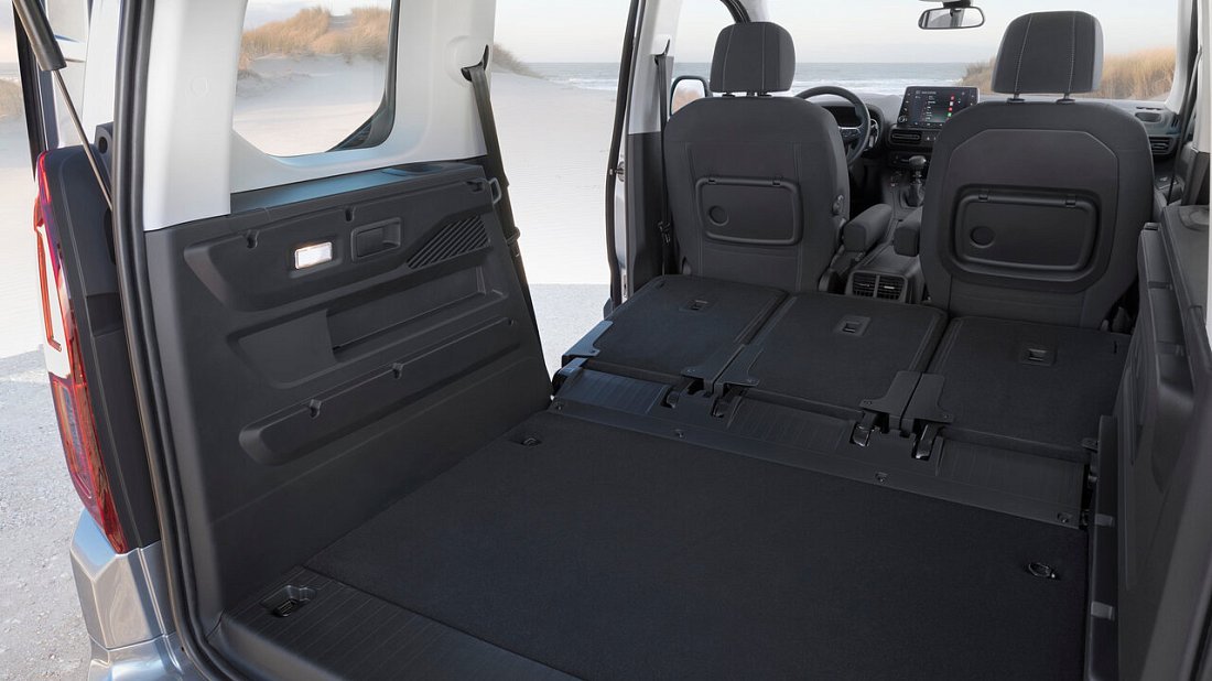 Opel Combo Electric Life 50 kWh (2021-2024) багажник, увеличенный объем, сиденья сложены, максимальный объем, максимальный груз, максимальная вместимость, максимальное пространство для хранения