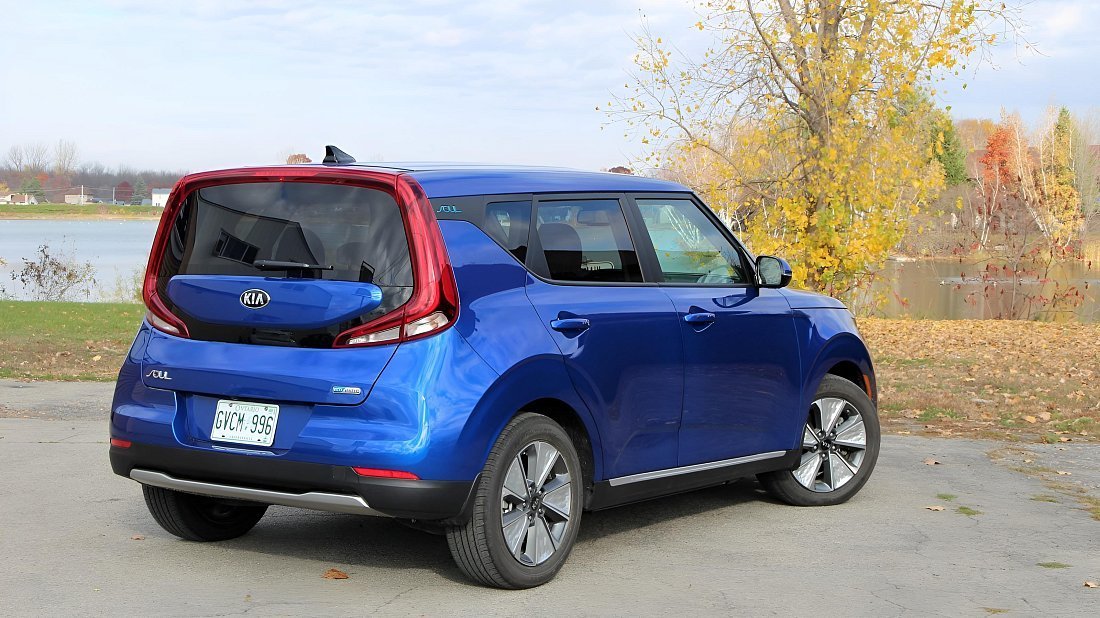 Kia Soul EV Long Range (2020-…) задняя часть в три четверти, вид в три четверти, диагональ, экстерьер