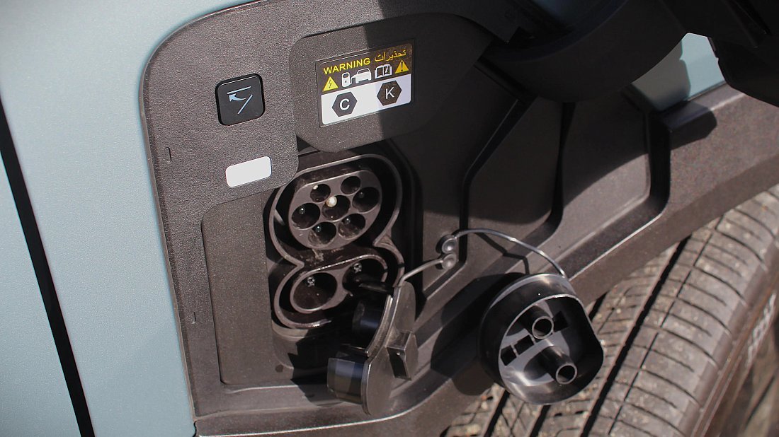 Фото Kia EV5 Standard Range FWD (2026-…) порт для зарядки (Европа)