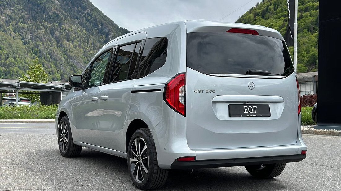 Mercedes EQT 200 Standard (2023-…) задняя часть в три четверти, вид в три четверти, диагональ, экстерьер
