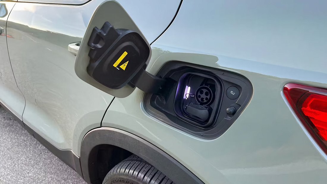 Volvo XC40 Recharge (EX40) Pure Electric (2022) порт для зарядки (США), зарядка, разъем, штекер, коннектор