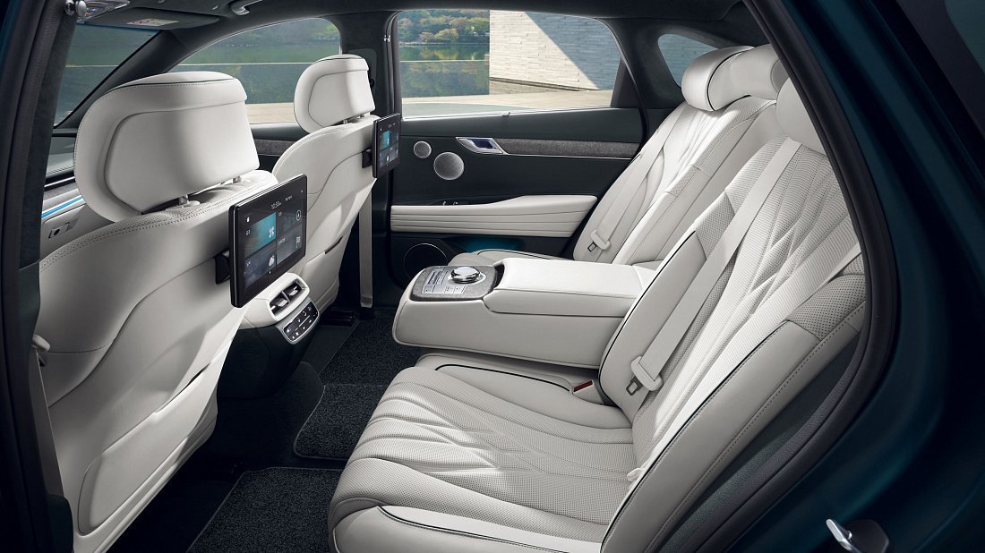 Genesis Electrified G80 AWD (2022-…) задние сиденья, пассажирские сиденья, пространство для ног, пространство над головой, интерьер