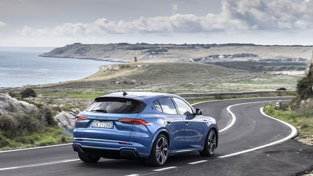 Maserati Grecale Folgore (2024-…) задняя часть в три четверти, вид в три четверти, диагональ, экстерьер