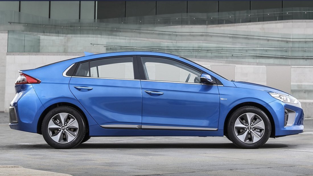 Фото Hyundai Ioniq Electric Gen 1 (2016-2019) вид сбоку