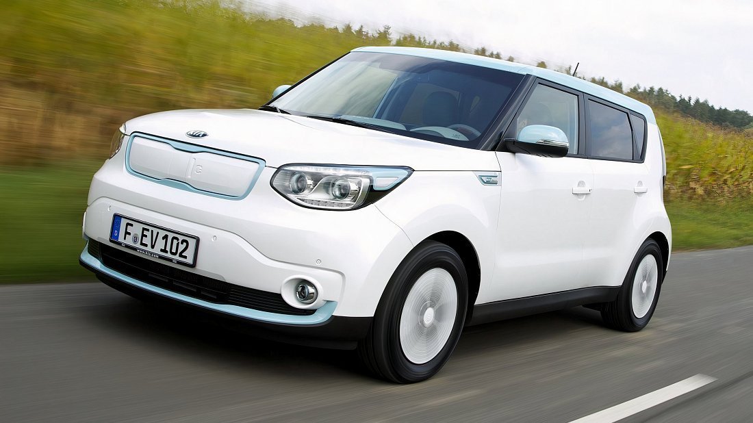 Kia Soul EV (2014-2017) вид спереди, спереди сбоку, по диагонали, экстерьер