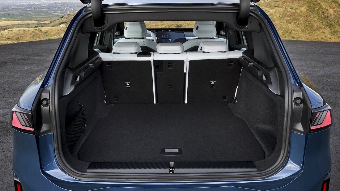 Фото BMW iX3 50 xDrive (2025-…) багажник