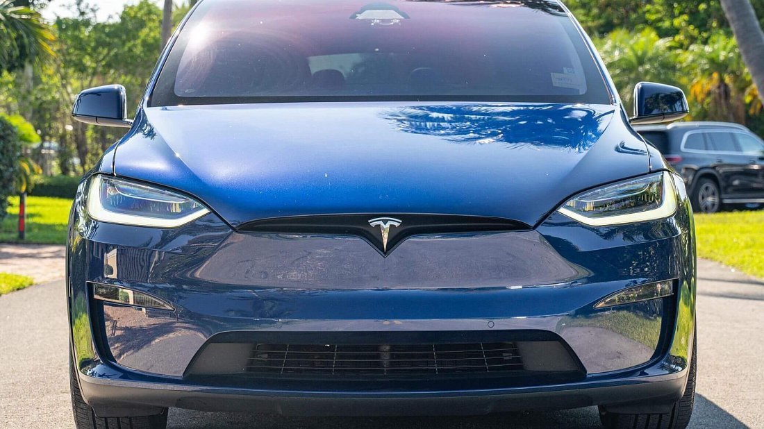 Tesla Model X Dual Motor (2021-…) передняя часть, решетка радиатора, фары, бампер, экстерьер