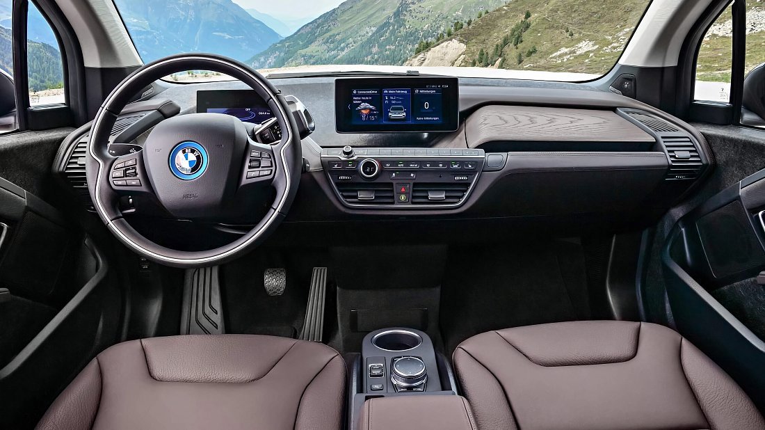 BMW i3s BEV 120 Ah (2018-2022) интерьер, переднее сиденье, водительское сиденье, приборная панель, рулевое колесо, информационно-развлекательная система, кокпит