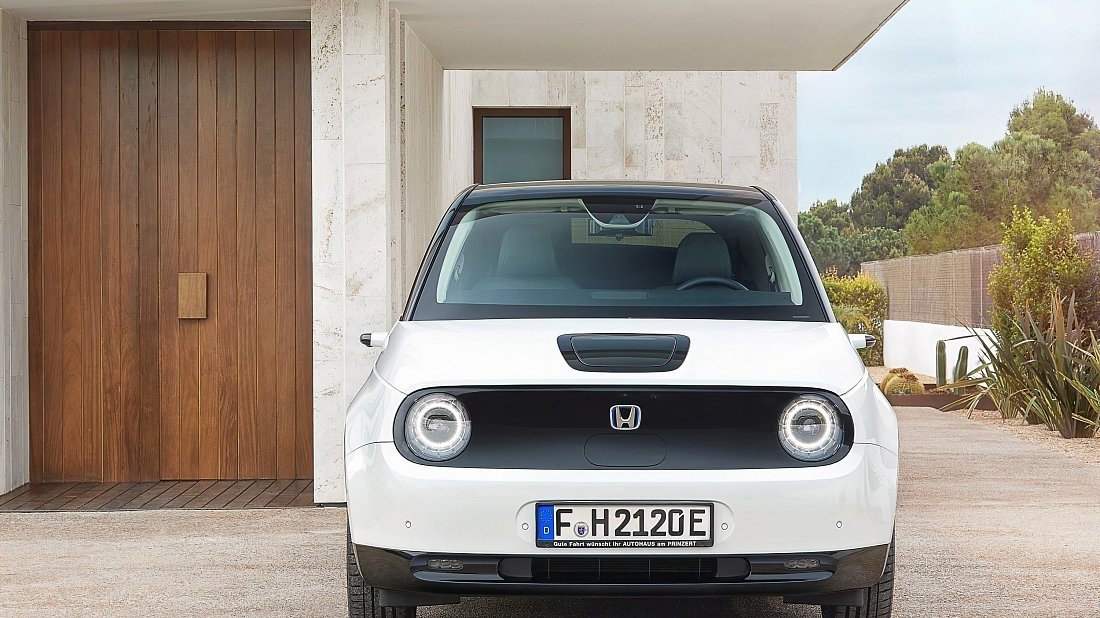 Honda e (2020-2022) передняя часть, решетка радиатора, фары, бампер, экстерьер