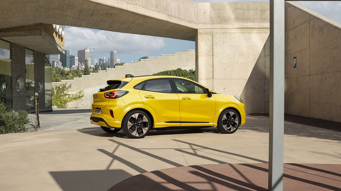 Ford Puma Gen-E FWD (2024-…) вид сбоку, силуэт, двери, колеса, экстерьер