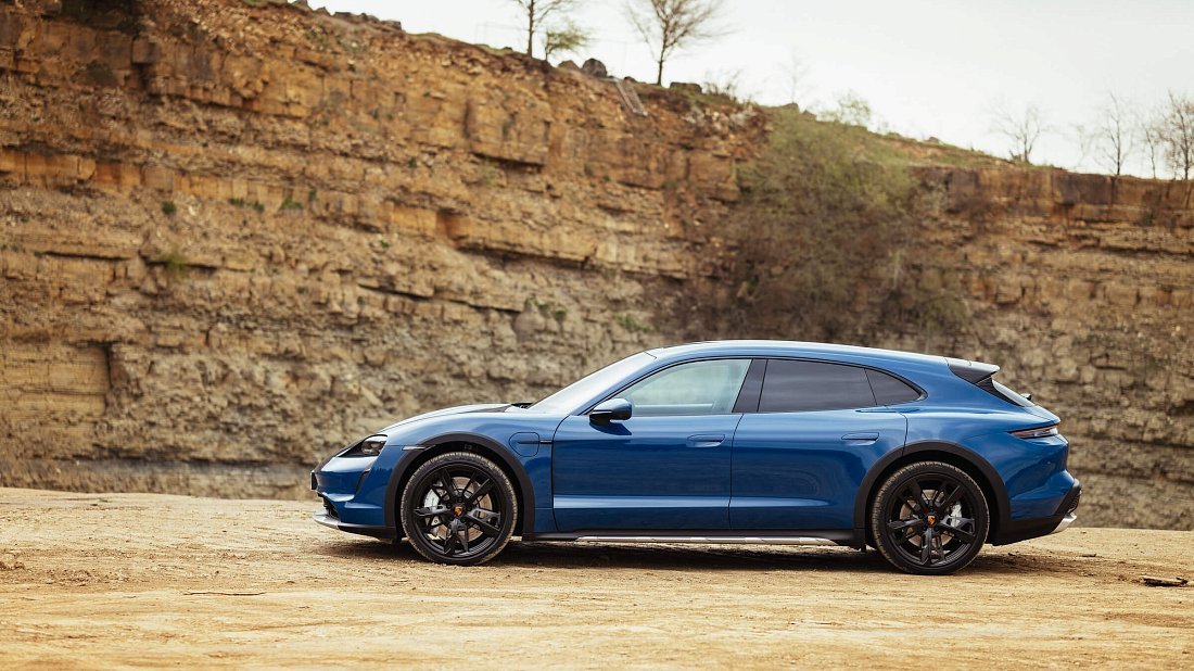 Фото Porsche Taycan 4S Cross Turismo (2021-2024) вид сбоку