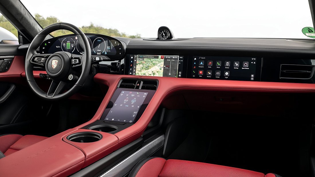 Porsche Taycan 4 (2024-…) интерьер, переднее сиденье, водительское сиденье, приборная панель, рулевое колесо, информационно-развлекательная система, кокпит
