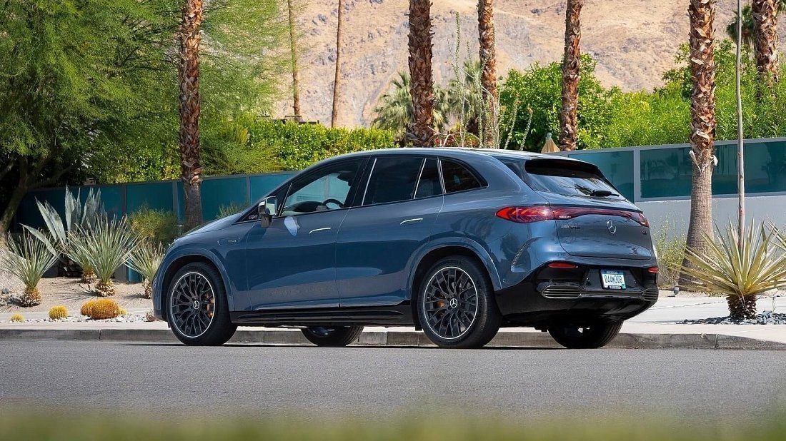 Mercedes EQE SUV AMG 53 4MATIC+ (2023-…) задняя часть в три четверти, вид в три четверти, диагональ, экстерьер