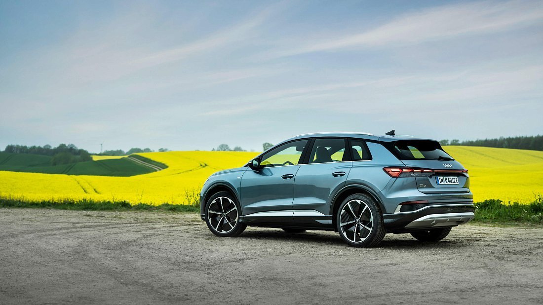 Audi Q4 e-tron 45 quattro (2021-…) задняя часть в три четверти, вид в три четверти, диагональ, экстерьер