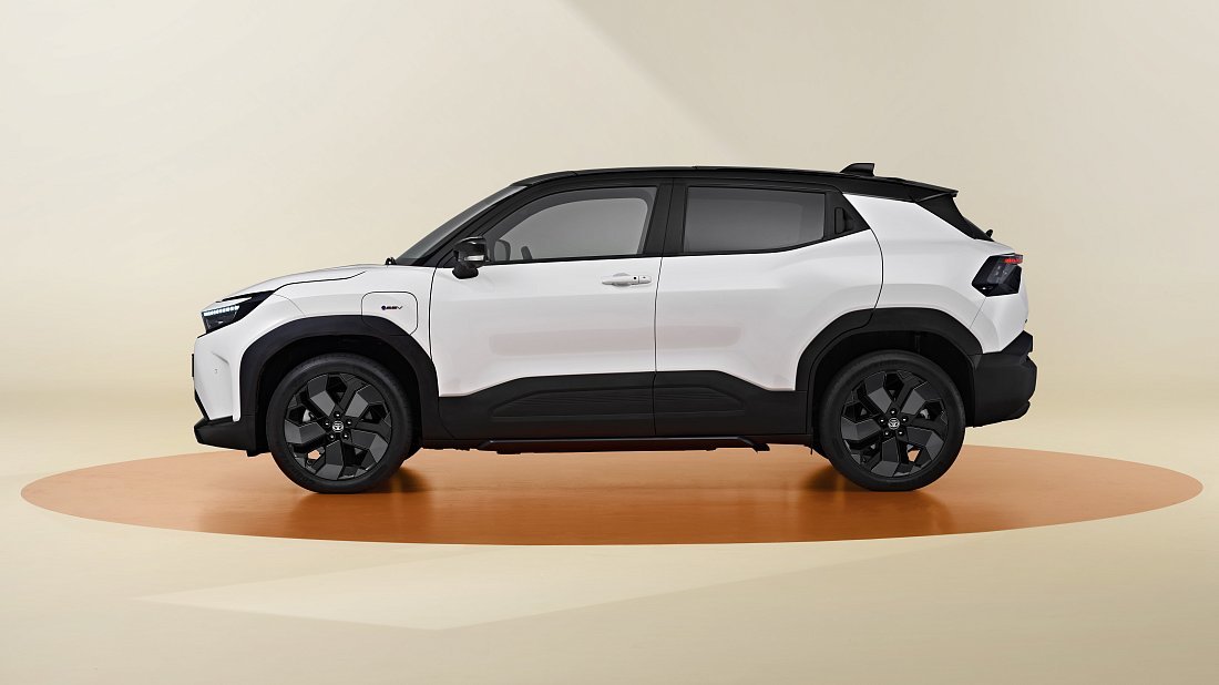Toyota Urban Cruiser 61 kWh AWD (2025-…) вид сбоку, силуэт, двери, колеса, экстерьер