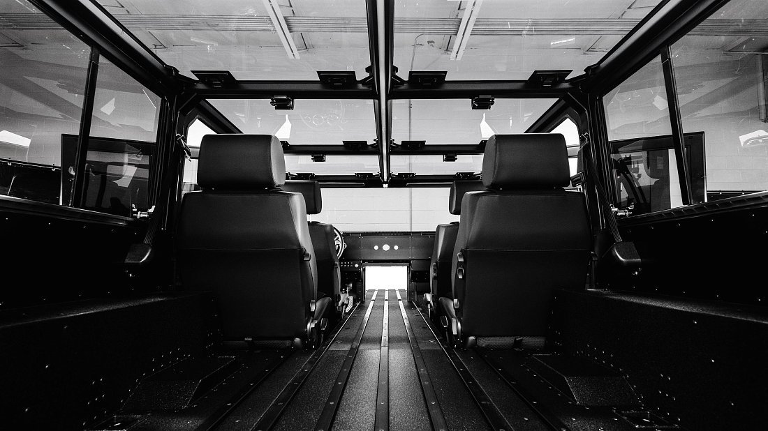 Bollinger Motors B1 120 kWh багажник, сиденья подняты, грузовое пространство, объем багажника, вместимость багажника, место для хранения