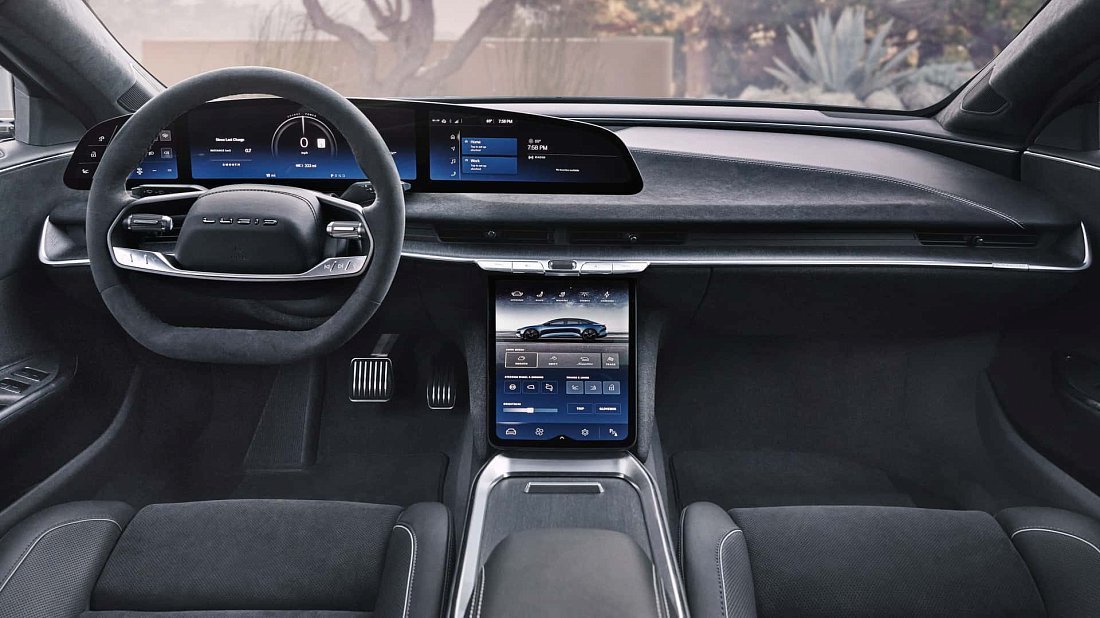 Lucid Air Sapphire (2023-…) интерьер, переднее сиденье, водительское сиденье, приборная панель, рулевое колесо, информационно-развлекательная система, кокпит