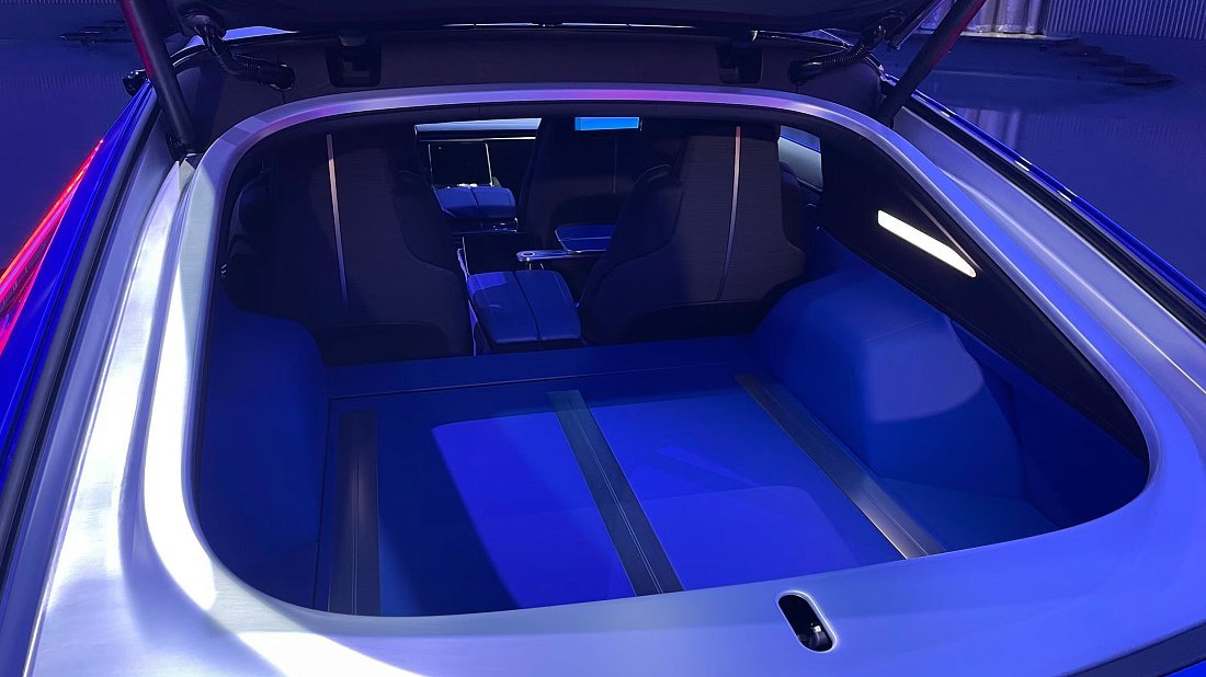 Cadillac Celestiq (2024-…) багажник, сиденья подняты, грузовое пространство, объем багажника, вместимость багажника, место для хранения