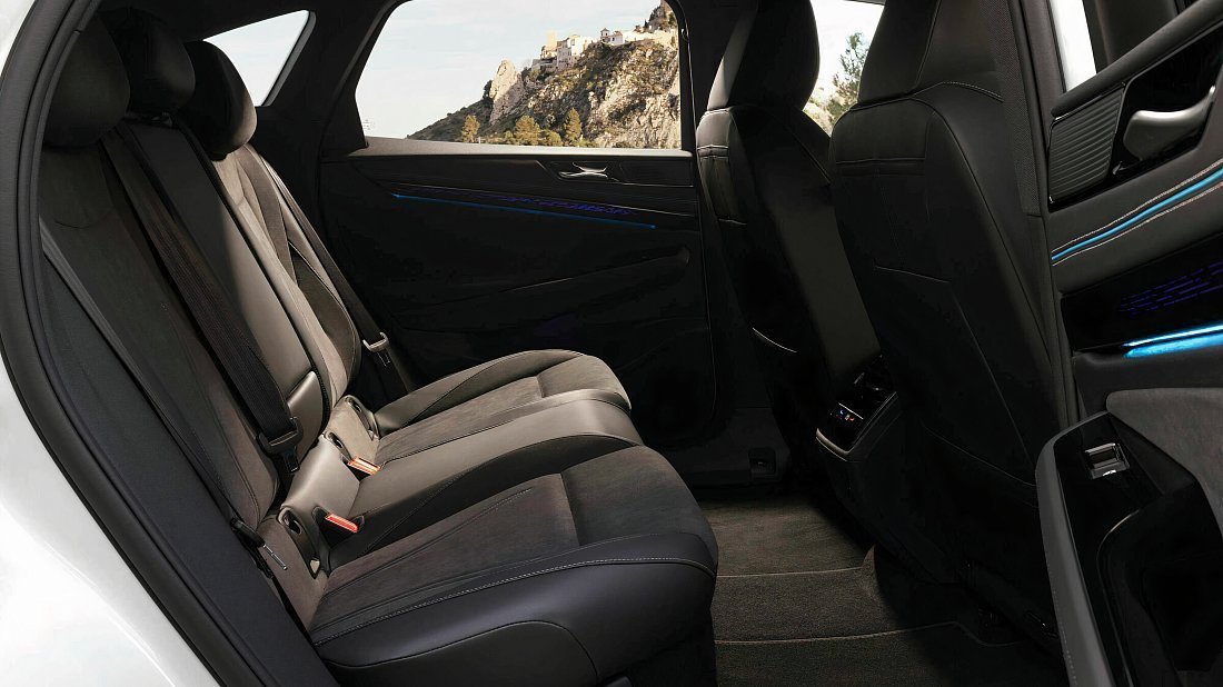 Фото Volkswagen ID.7 Pro (2023-…) задние и пассажирские сиденья