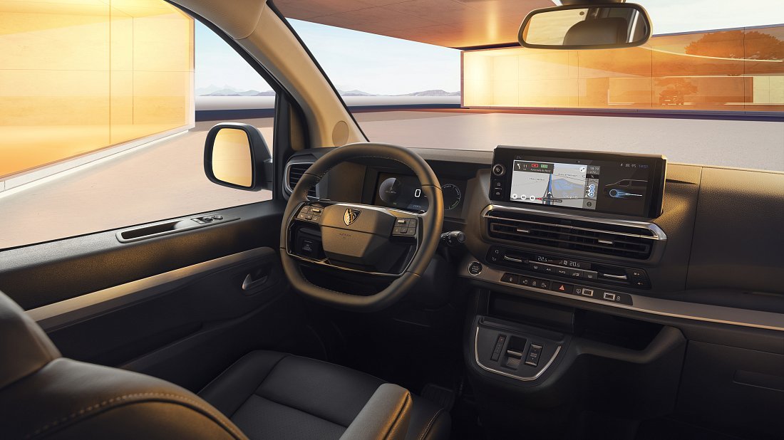 Peugeot e-Traveller L3 50 kWh (2024-...) интерьер, переднее сиденье, водительское сиденье, приборная панель, рулевое колесо, информационно-развлекательная система, кокпит