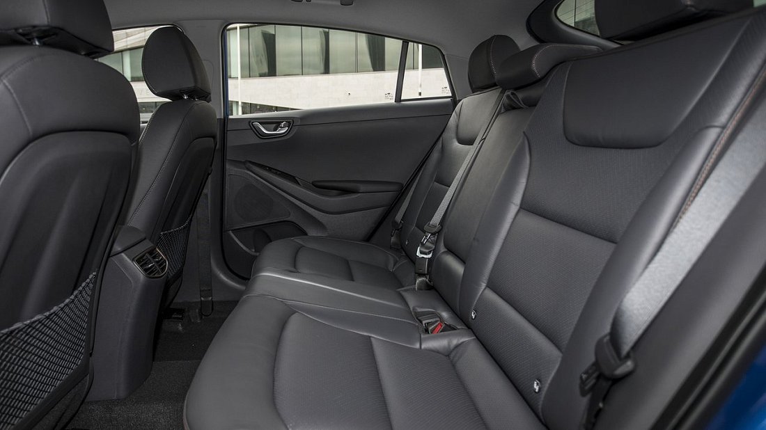 Фото Hyundai Ioniq Electric Gen 1 (2016-2019) задние и пассажирские сиденья
