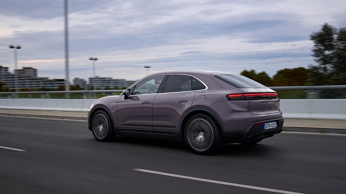 Porsche Macan 4S Electric (2024-…) вид сбоку, силуэт, двери, колеса, экстерьер