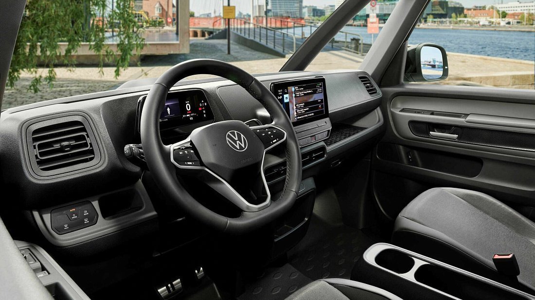 Volkswagen ID.Buzz Cargo Pro 4MOTION (2024-…) интерьер, переднее сиденье, водительское сиденье, приборная панель, рулевое колесо, информационно-развлекательная система, кокпит