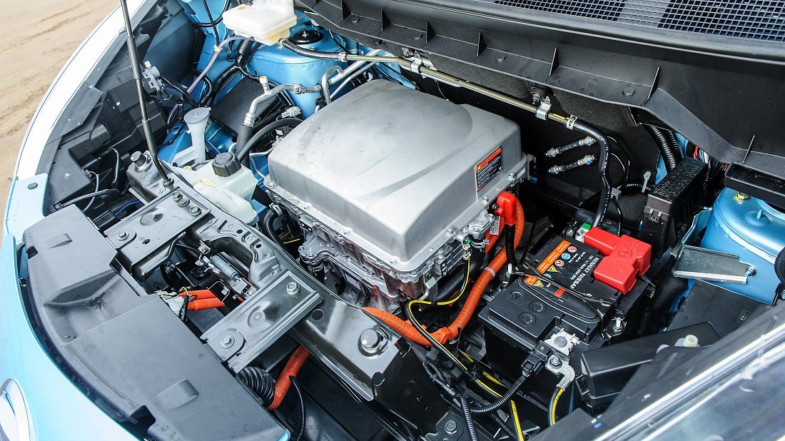 Nissan e-NV200 Evalia 24 kWh (2014-2018) передний багажник (frunk), под капотом, место для хранения, груз, вместимость, дополнительное пространство