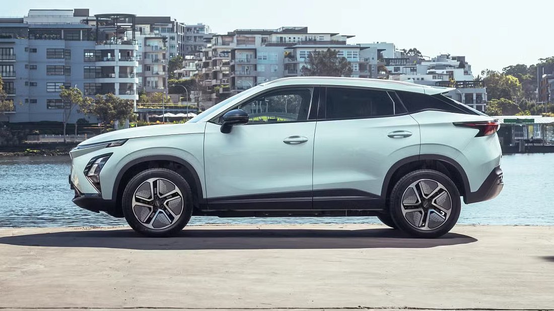 Omoda E5 (2024-...) вид сбоку, силуэт, двери, колеса, экстерьер