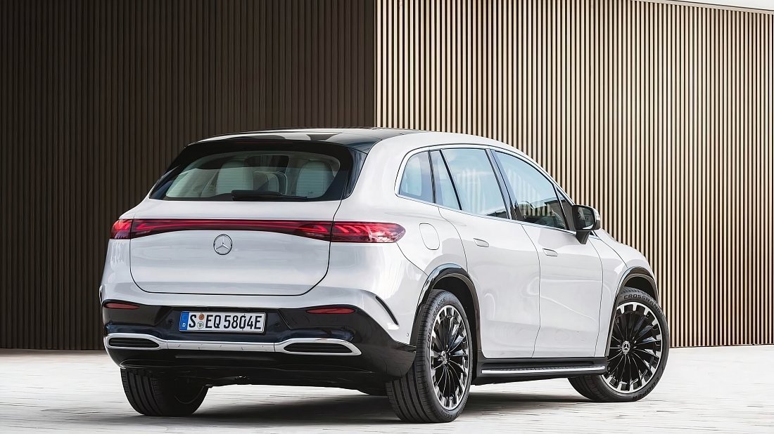 Mercedes EQS SUV 450 4MATIC (2022-2023) задняя часть в три четверти, вид в три четверти, диагональ, экстерьер