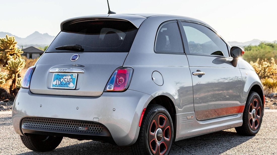 Fiat 500e Hatchback 24 kWh (2013-2019) задняя часть в три четверти, вид в три четверти, диагональ, экстерьер