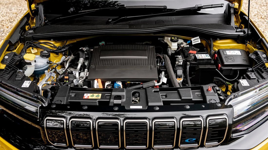 Jeep Avenger Electric (2023-…) передний багажник (frunk), под капотом, место для хранения, груз, вместимость, дополнительное пространство