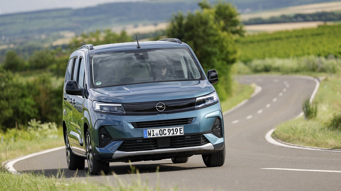 Фото Opel Combo Electric Life XL 52 kWh (2024-...) вид спереди