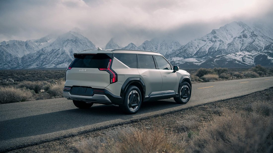 Kia EV9 Long Range RWD (2023-…) задняя часть в три четверти, вид в три четверти, диагональ, экстерьер