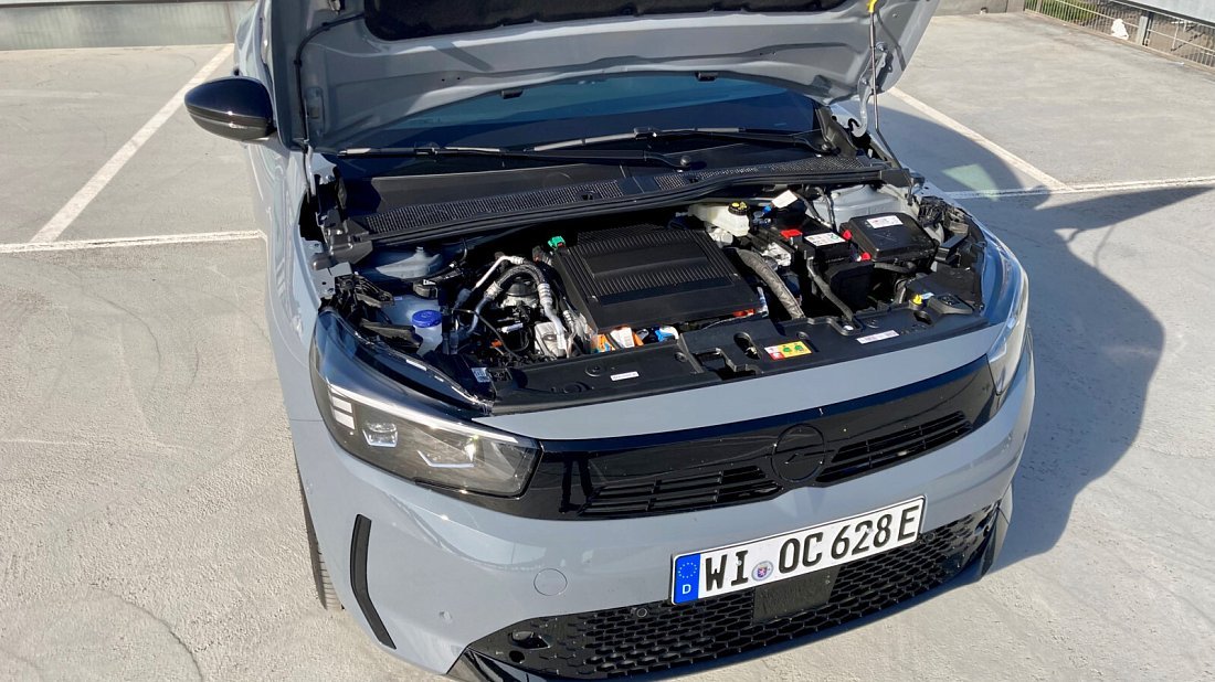Opel Corsa Electric 51 kWh (2023-…) передний багажник (frunk), под капотом, место для хранения, груз, вместимость, дополнительное пространство