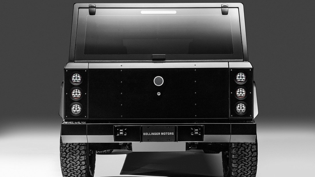 Bollinger Motors B1 120 kWh вид сзади, задние фонари, багажник, спойлер, эмблема, бампер, экстерьер