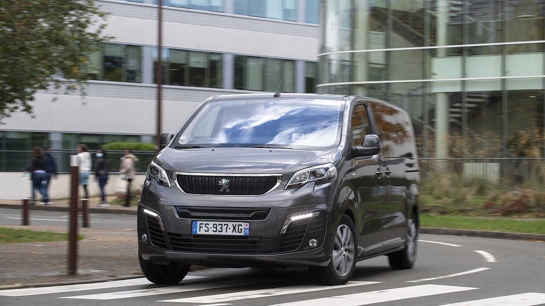 Peugeot e-Traveller Standard 50 kWh (2020-2024) передняя часть, решетка радиатора, фары, бампер, экстерьер