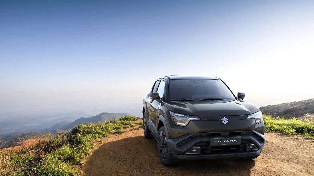 Фото Suzuki e Vitara 61 kWh FWD (2025-…) вид спереди