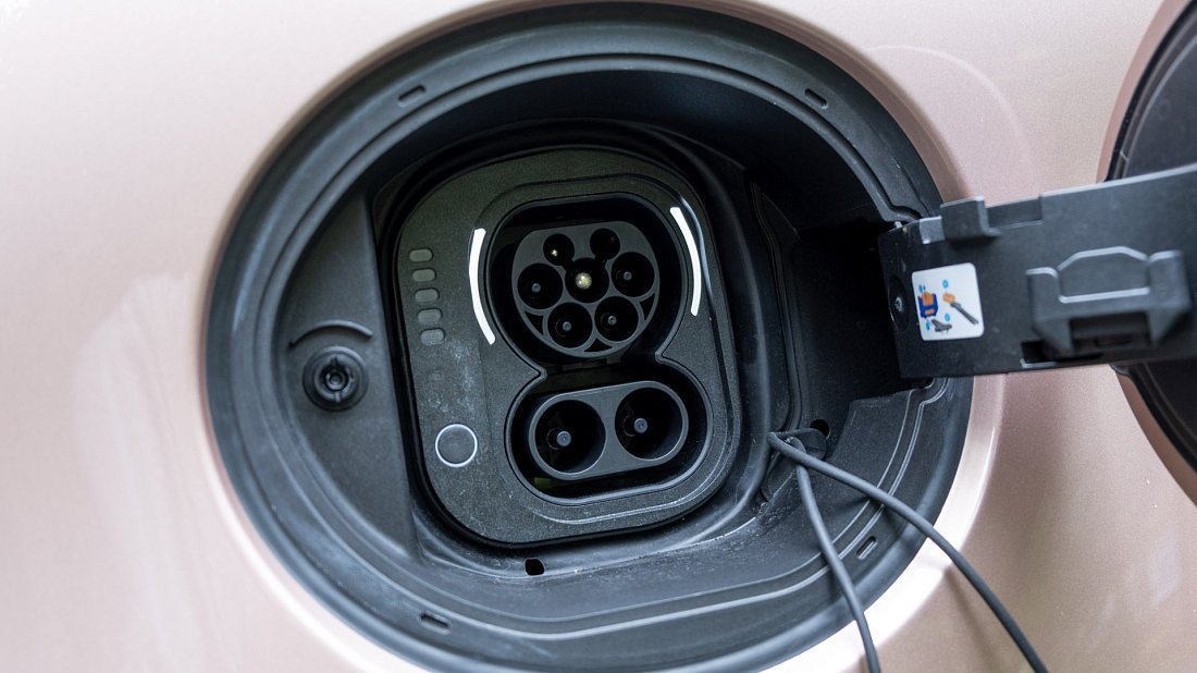 Fiat 500e 3+1 42 kWh (2020-…) порт для зарядки (Европа), зарядка, разъем, штекер, коннектор