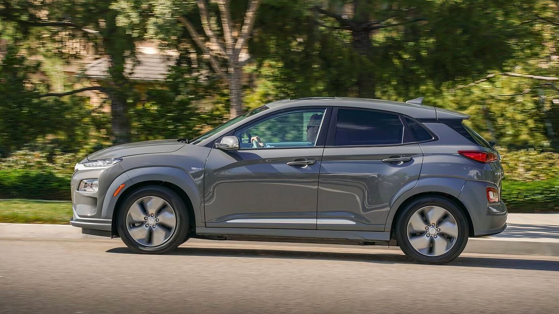 Hyundai Kona Electric Long Range (2019-2021) вид сбоку, силуэт, двери, колеса, экстерьер