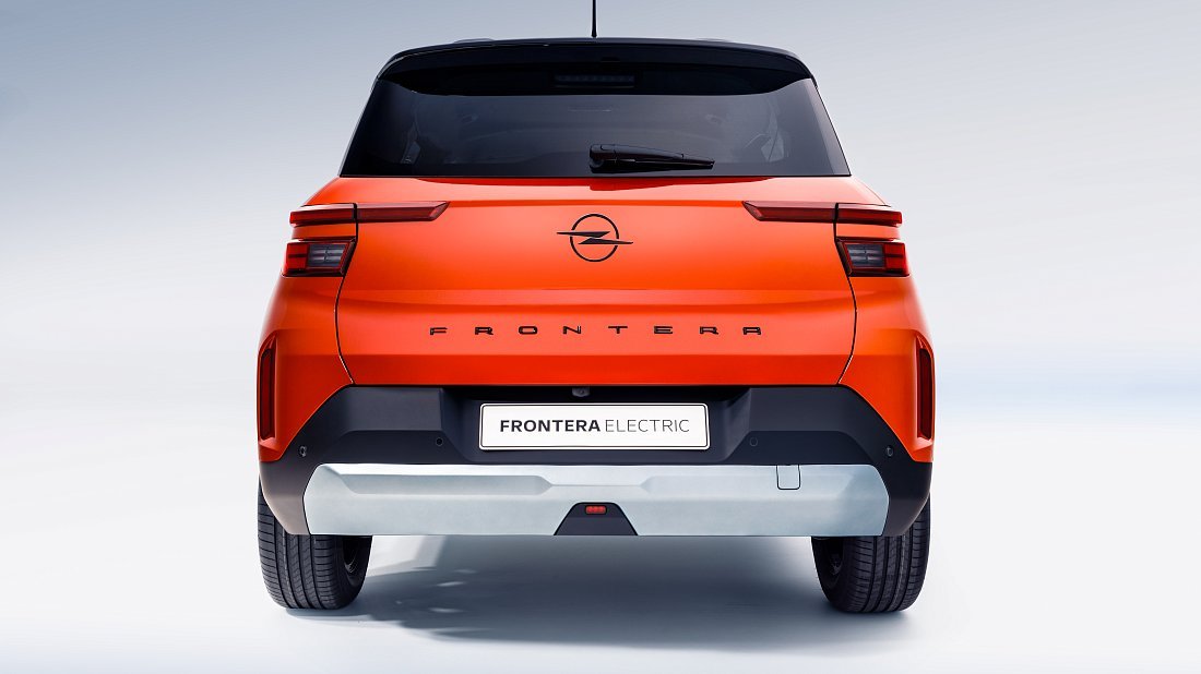 Opel Frontera Electric 44 kWh (2024-…) вид сзади, задние фонари, багажник, спойлер, эмблема, бампер, экстерьер