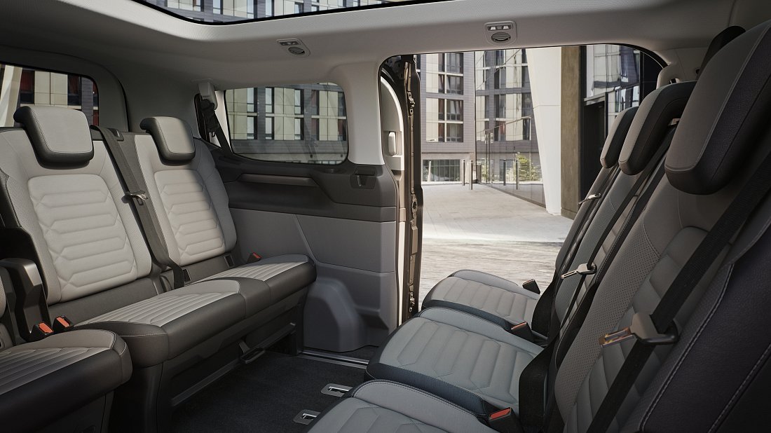 Ford e-Tourneo Custom L1 210 kW (2024-...) задние сиденья, пассажирские сиденья, пространство для ног, пространство над головой, интерьер