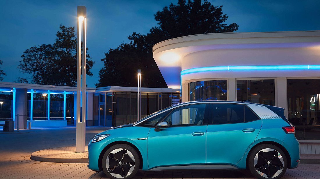 Volkswagen ID.3 1st Edition (2019-2021) вид сбоку, силуэт, двери, колеса, экстерьер