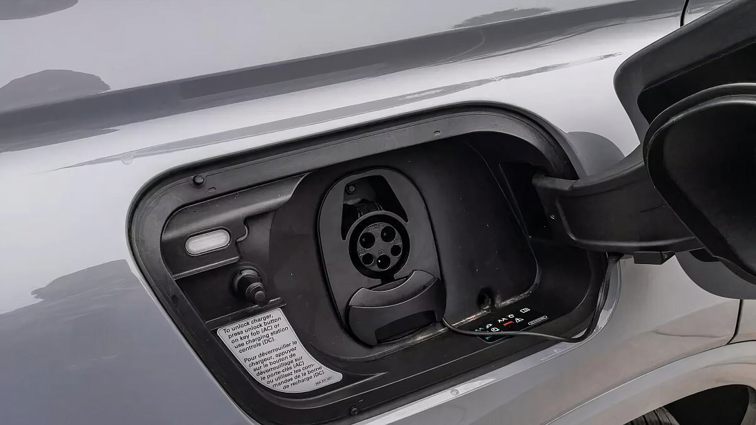 Audi Q4 e-tron 45 quattro (2021-…) порт для зарядки (США), зарядка, разъем, штекер, коннектор