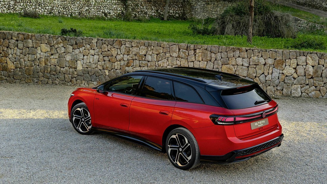 Volkswagen ID.7 Tourer GTX (2024-…) задняя часть в три четверти, вид в три четверти, диагональ, экстерьер