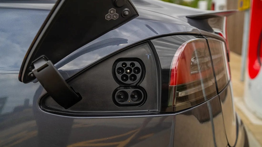 Tesla Model S Plaid (2021-…) порт для зарядки (Европа), зарядка, разъем, штекер, коннектор